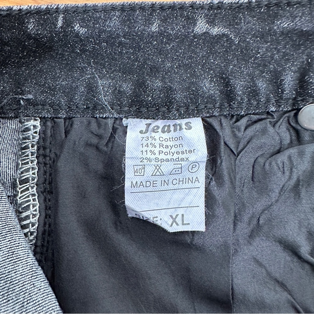 Black Distressed Denim Shorts Raw Hem Mid Rise Stretch Jean Shorts Size XL - Picture 5 of 5